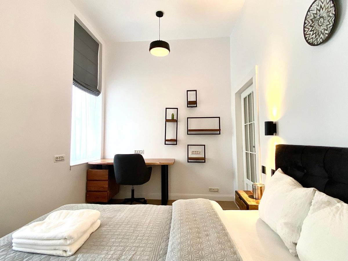 10 Council Square Apartment Brasov Bagian luar foto